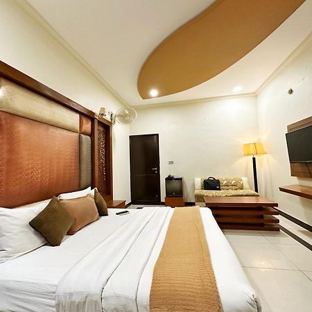 The Grand Hotel Multan Bagian luar foto