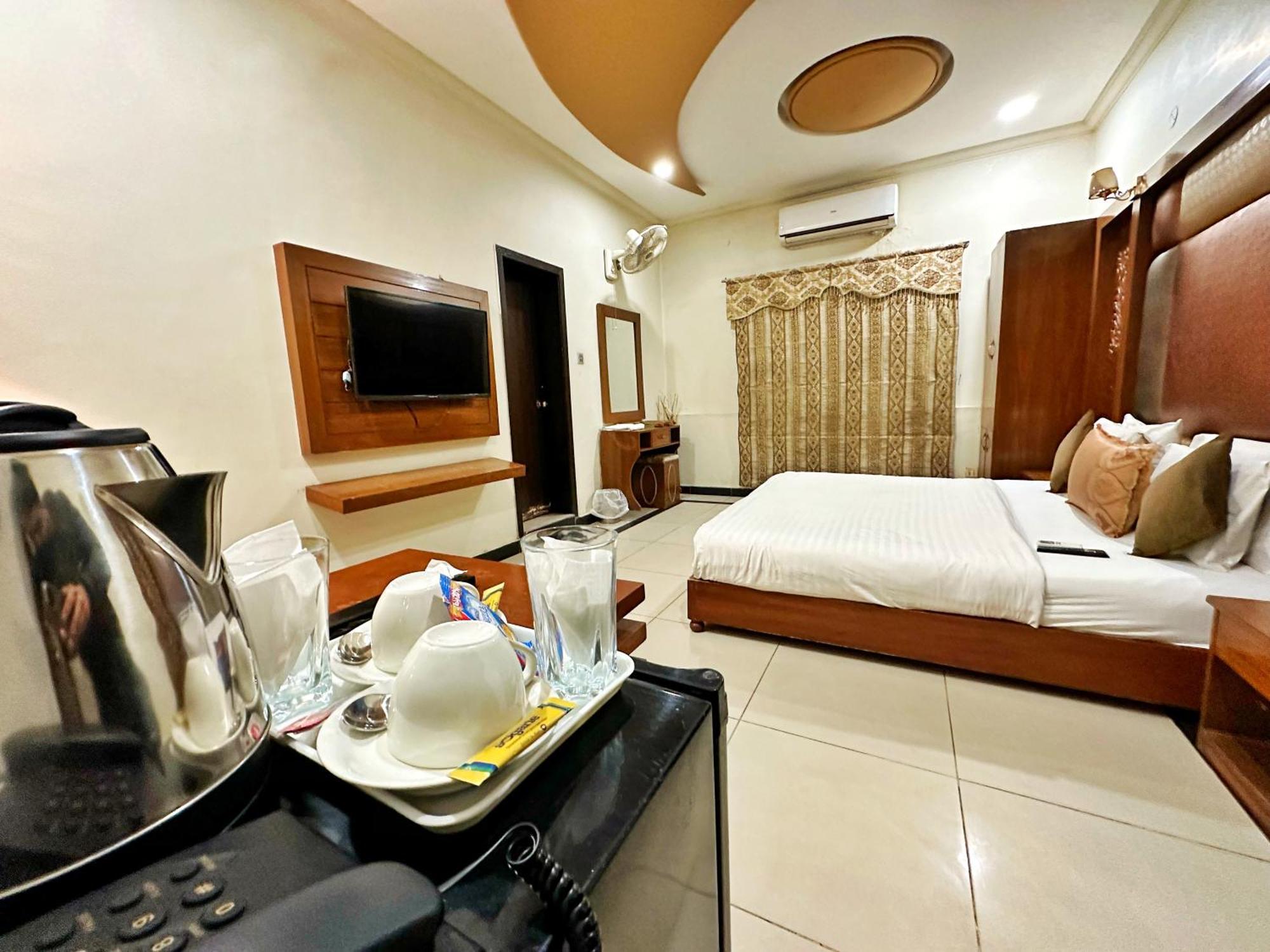 The Grand Hotel Multan Bagian luar foto