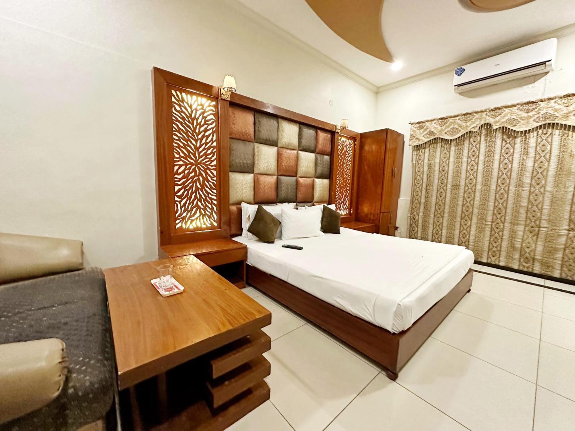 The Grand Hotel Multan Bagian luar foto