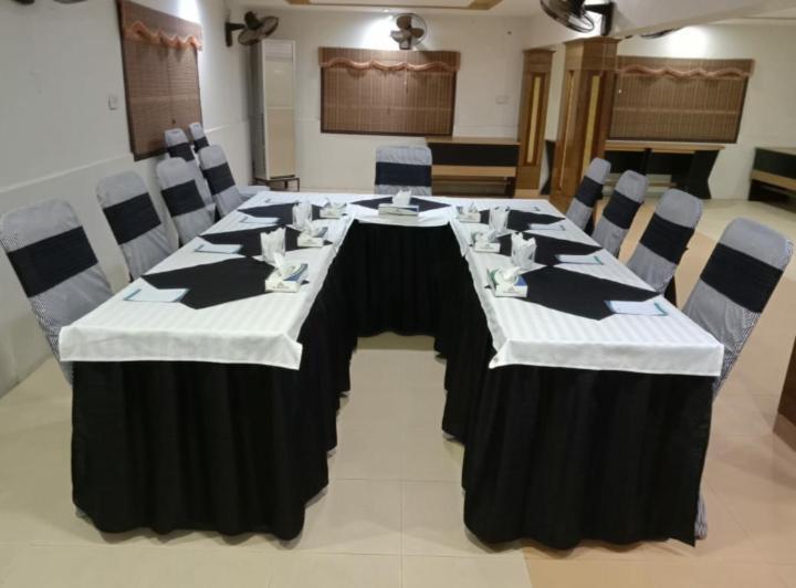 The Grand Hotel Multan Bagian luar foto
