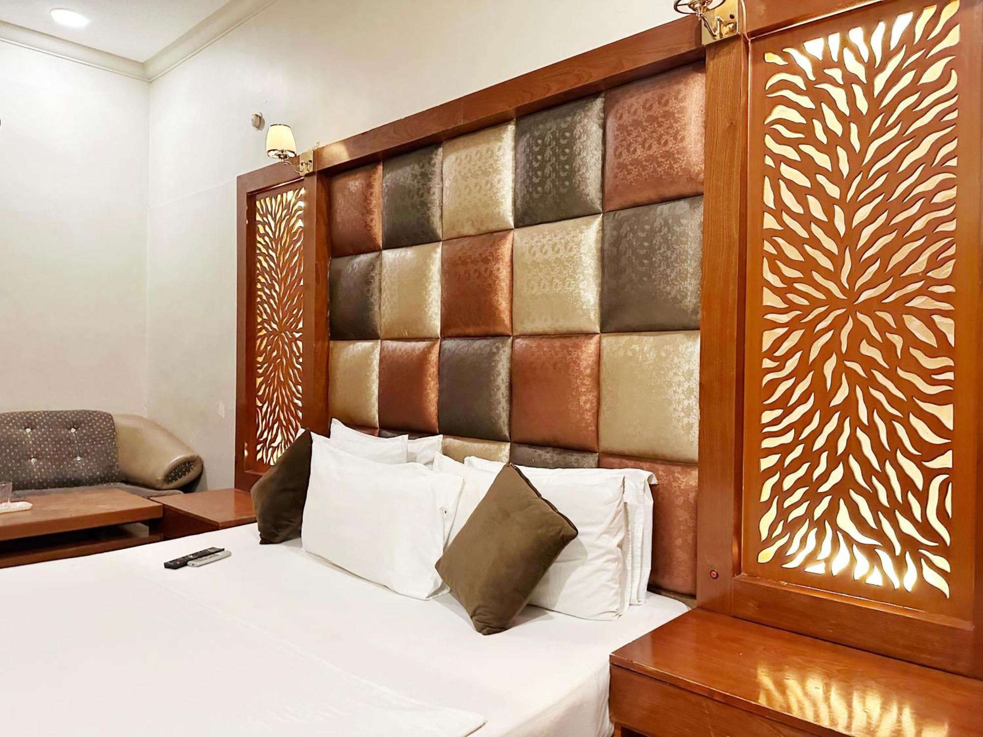 The Grand Hotel Multan Bagian luar foto