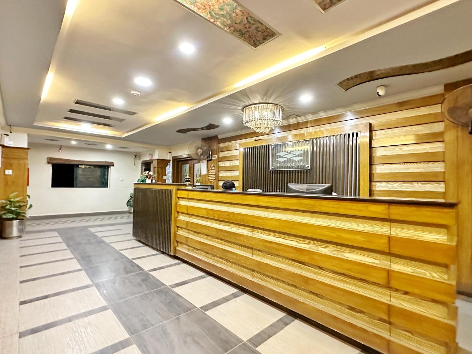 The Grand Hotel Multan Bagian luar foto