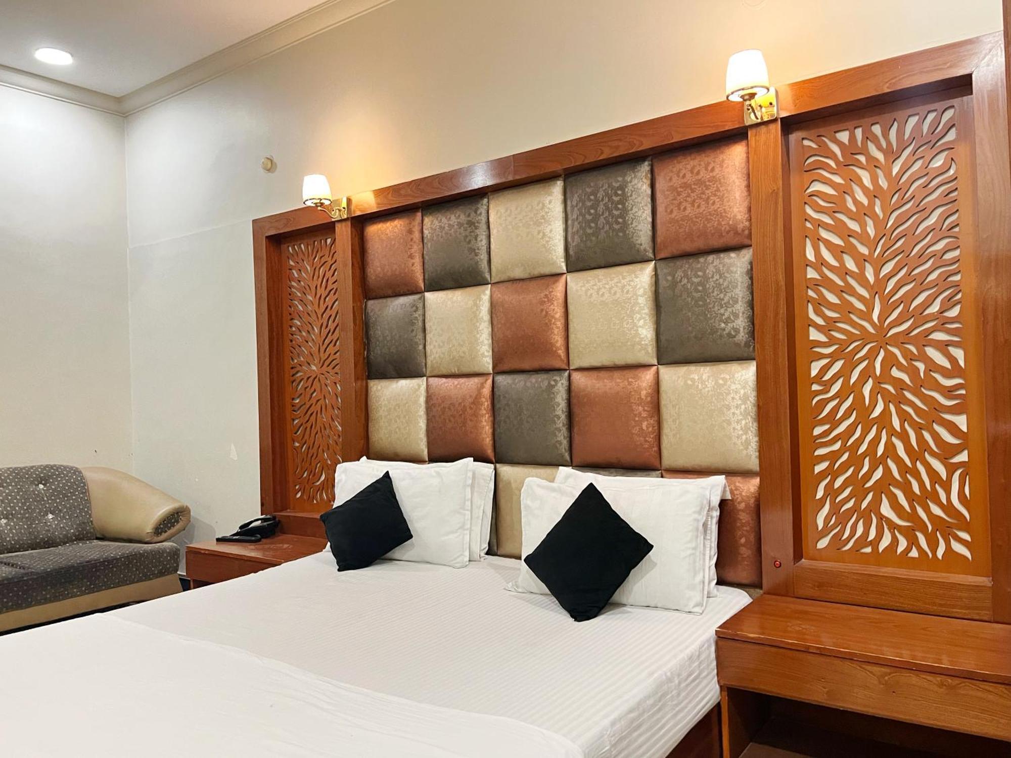 The Grand Hotel Multan Bagian luar foto