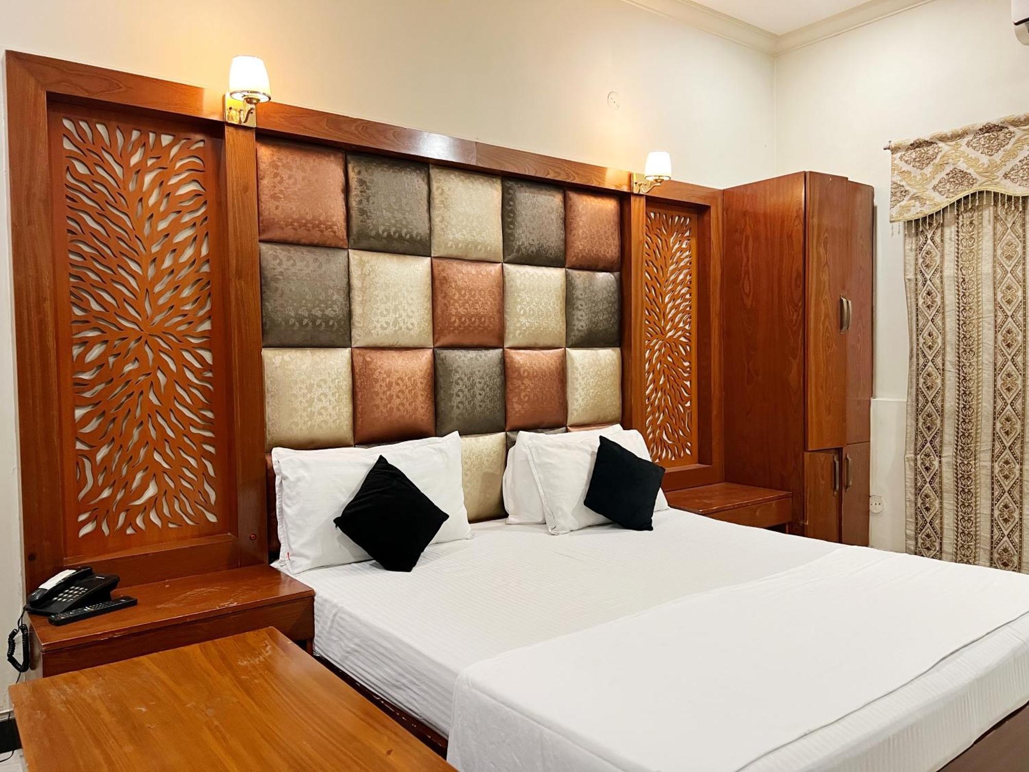 The Grand Hotel Multan Bagian luar foto