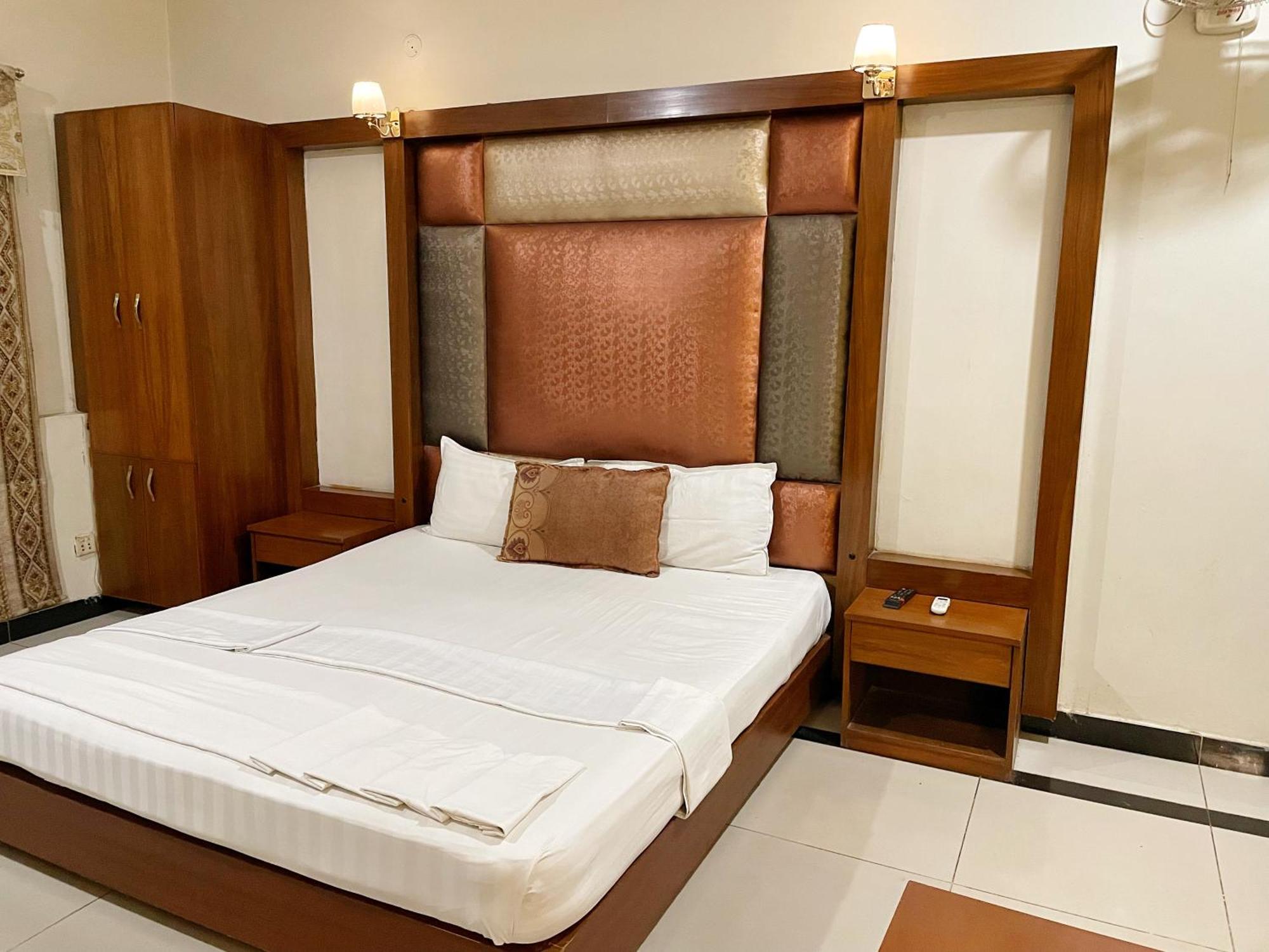 The Grand Hotel Multan Bagian luar foto