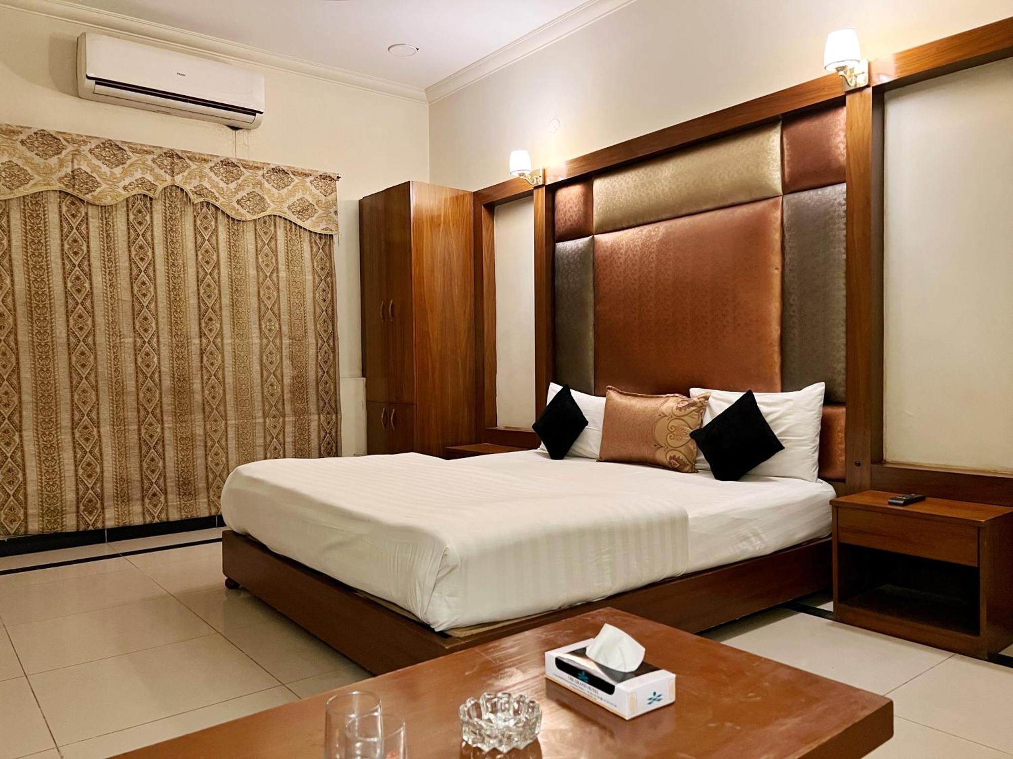 The Grand Hotel Multan Bagian luar foto