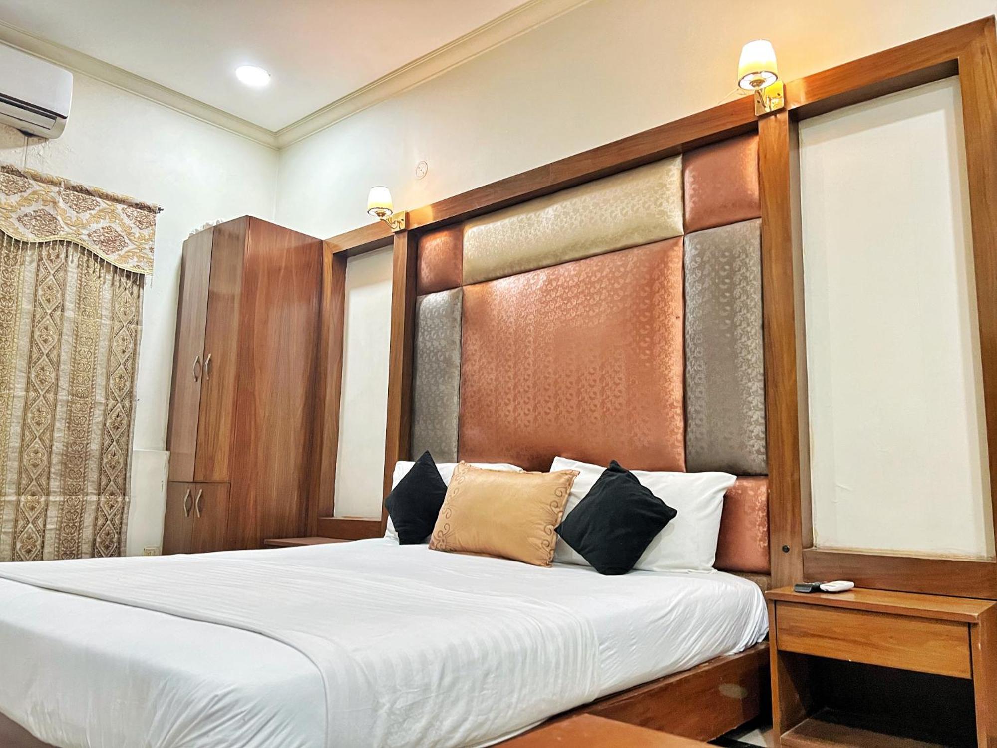 The Grand Hotel Multan Bagian luar foto