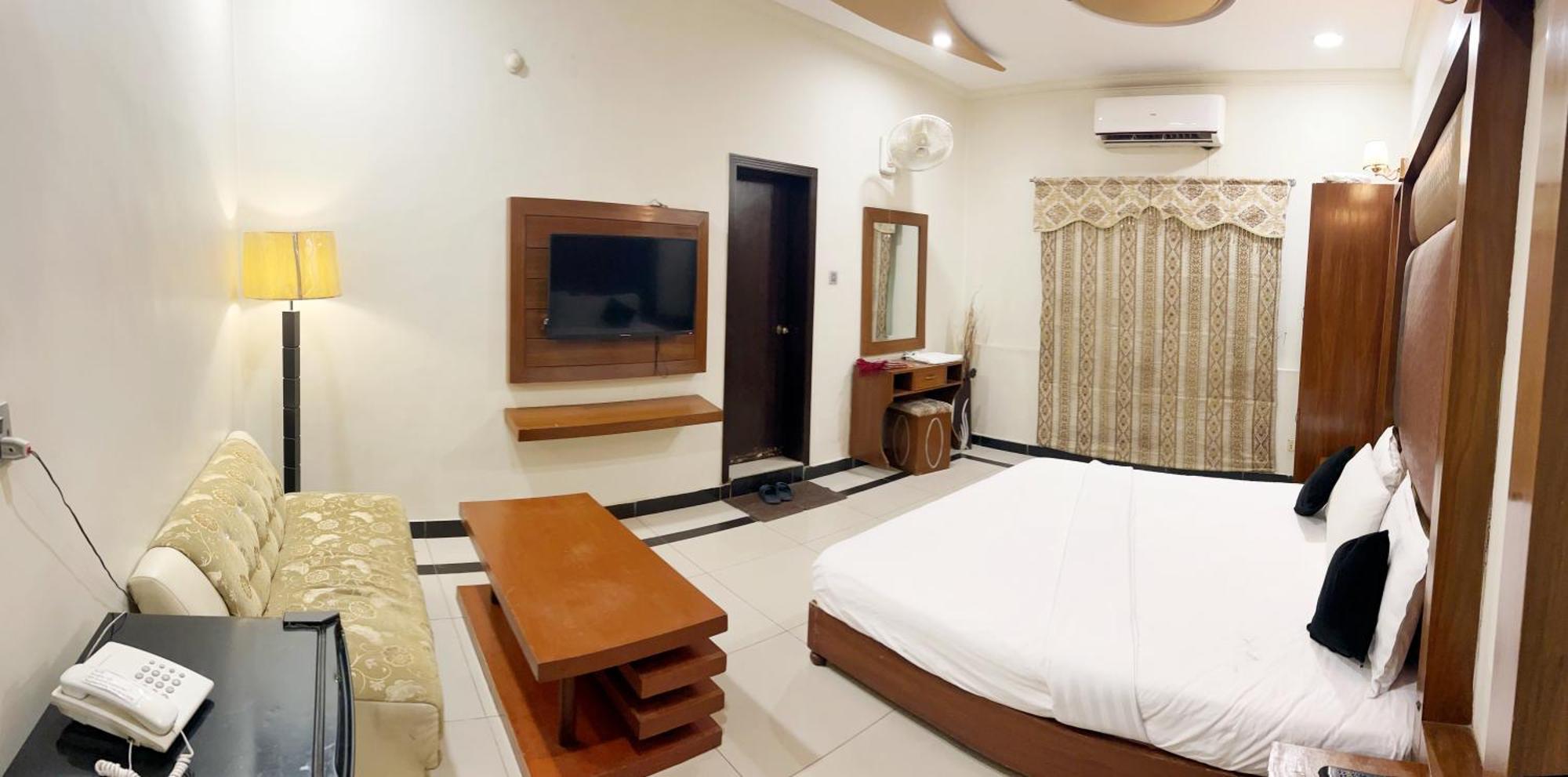 The Grand Hotel Multan Bagian luar foto