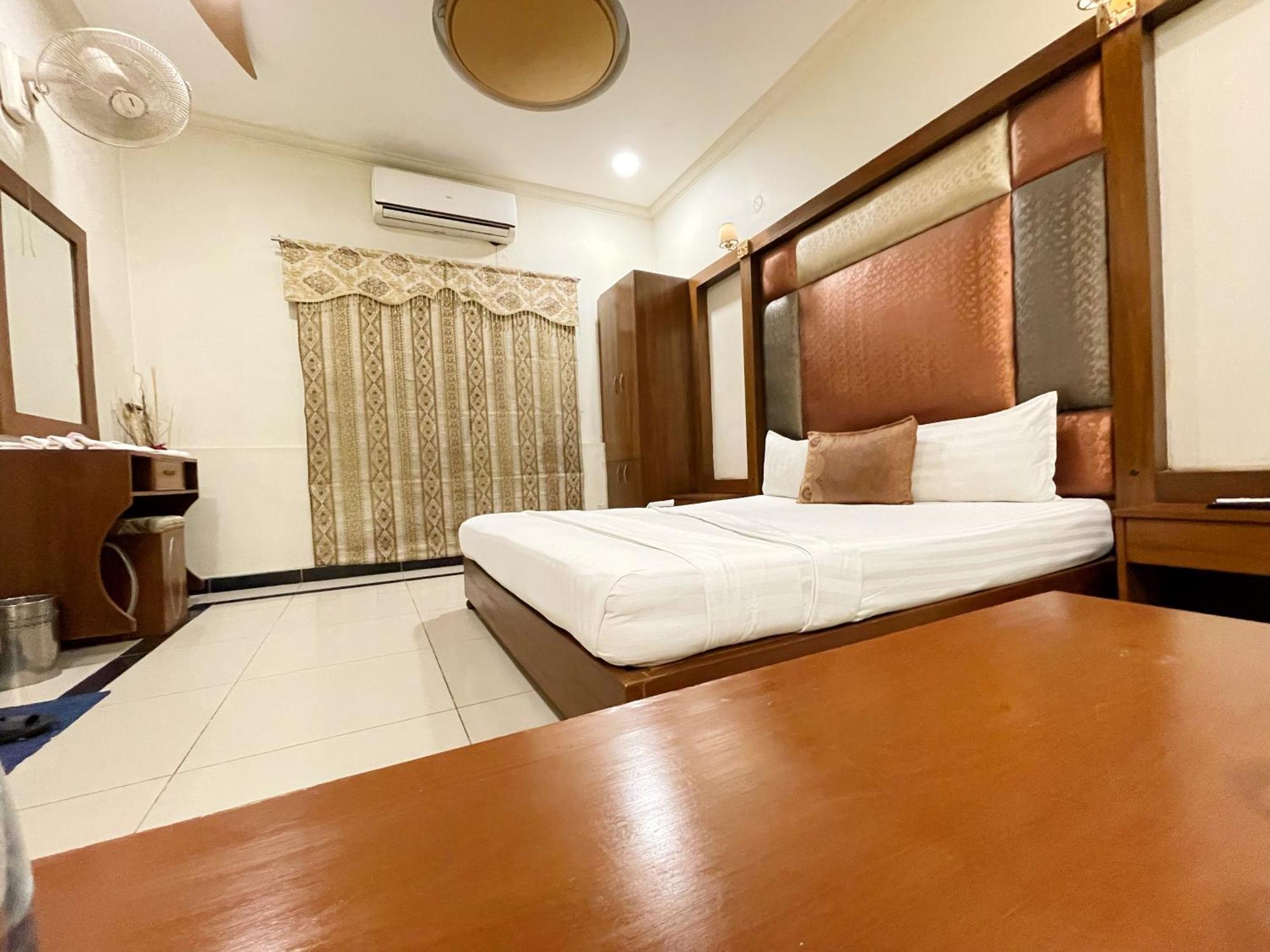 The Grand Hotel Multan Bagian luar foto