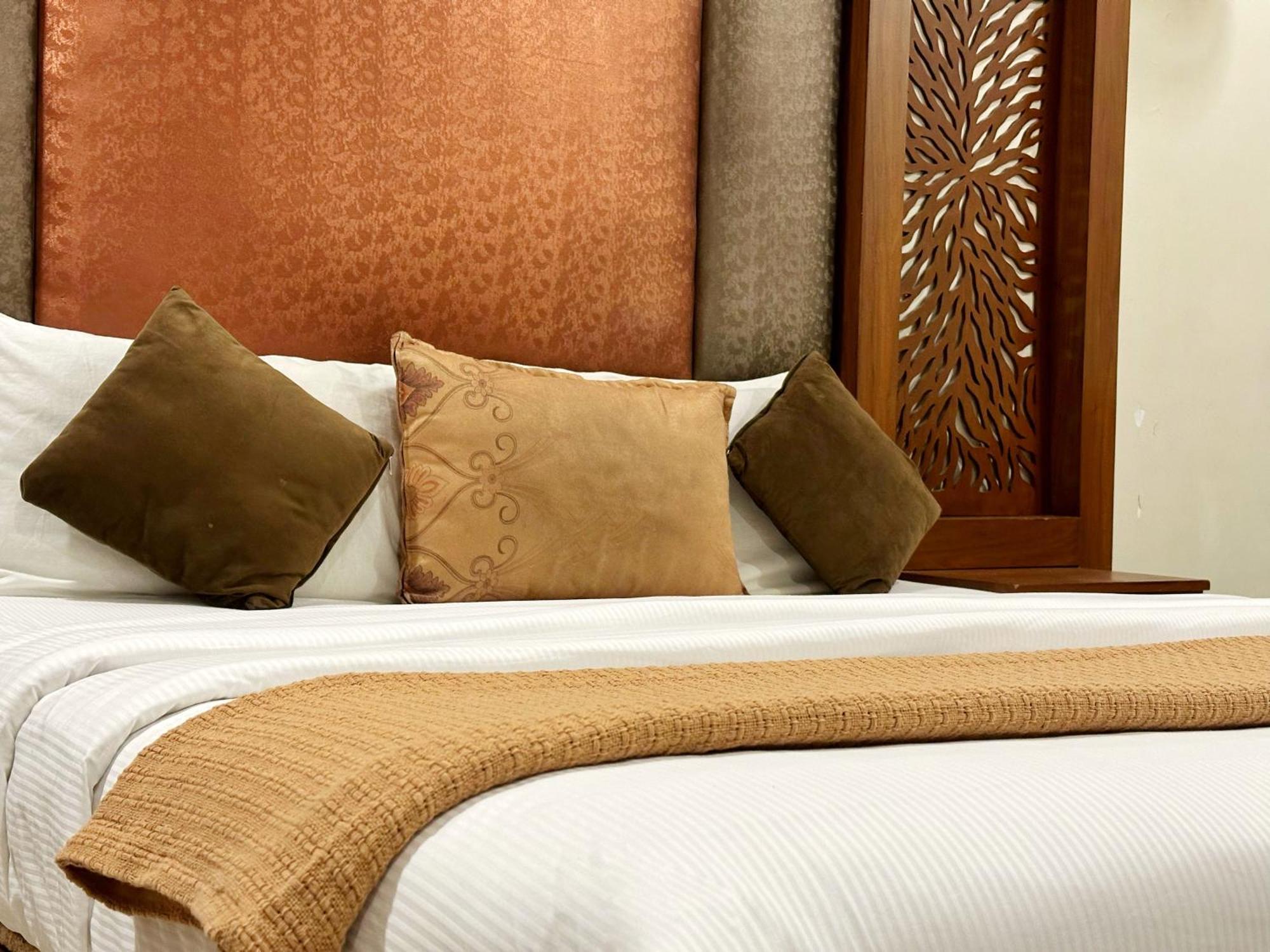 The Grand Hotel Multan Bagian luar foto