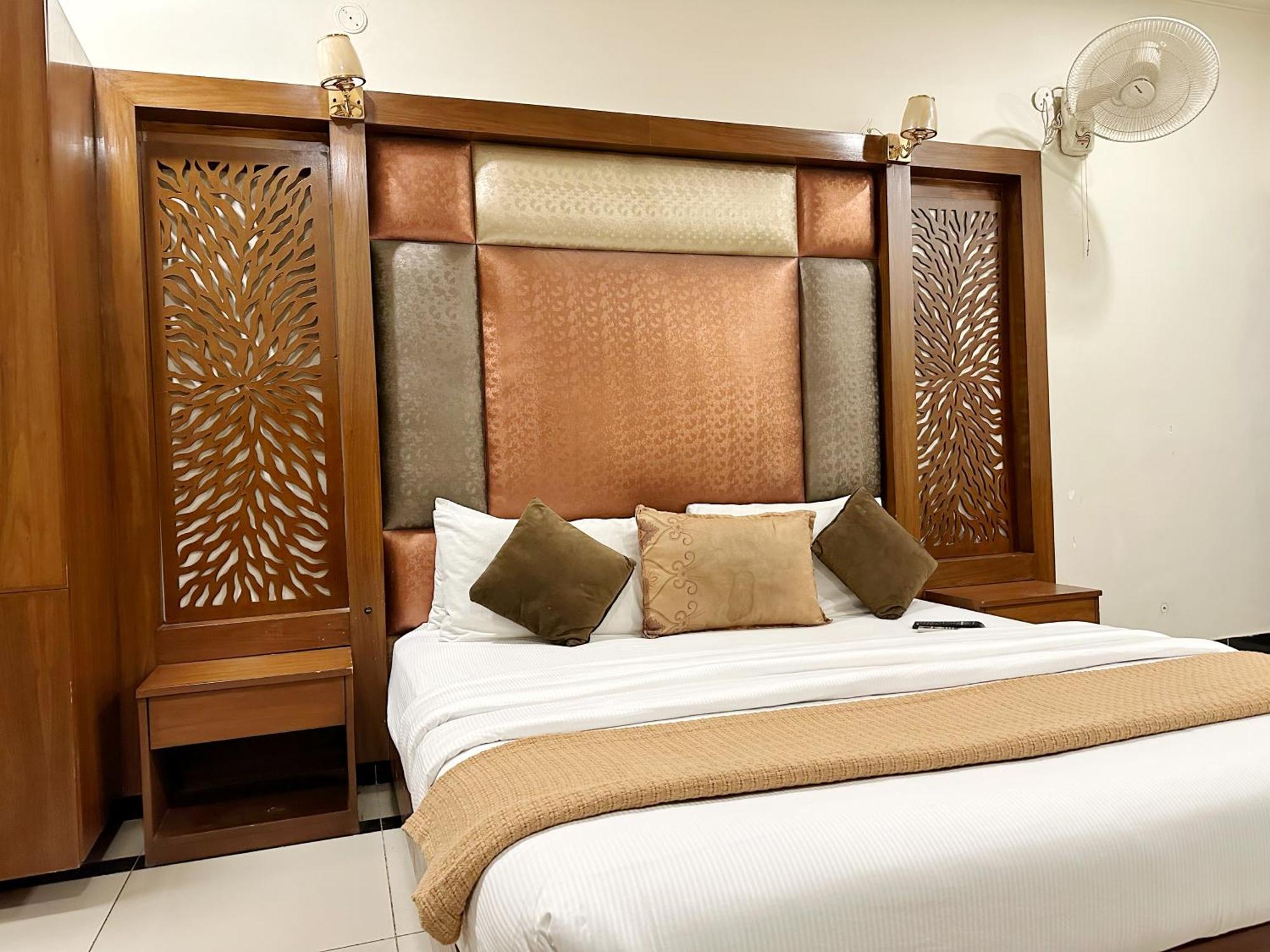 The Grand Hotel Multan Bagian luar foto